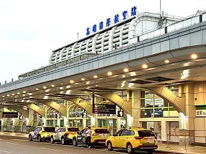 男子闖高雄機場機坪辯訪友　航警圍捕開罰