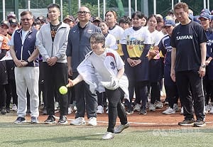 蕭副總統出席企業女壘開幕戰　盼打造友善運動環境