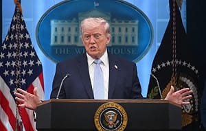 攻伊朗被罵「全能妄想」! 川普公開槓上教宗 : 我猜他「可能喜歡犯罪」