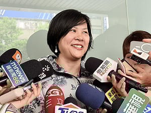 中評會後未表態開鍘 李貞秀笑容滿面：尊重制度、靜待決議