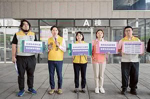 台中校園性侵、性騷案頻遭糾正　小黨集結要求蔣偉民、葉昭甫下台負責