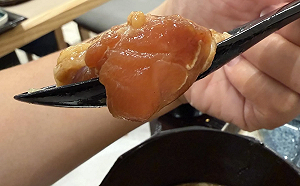 台中漢神洲際剛開幕就傳食安問題！網控吃到生雞腿 中市府出手