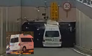 (影)  復康巴士硬闖地下道！車頂瞬間削平變敞篷車