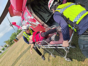 攀登馬博橫斷　協作失聯4天自行脫困直升機送下山