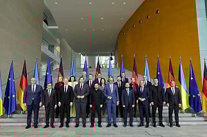 （影）停援烏克蘭竟是范斯最驕傲的事! 歐洲加速援烏 挪威F-16戰機全交付