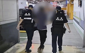 松山車站爆隨機攻擊！男子攻擊陌生女子頭部  只因嫌擋路