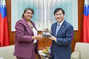 ​接見貝里斯教育部次長 林佳龍盼智慧交通、永續運輸攜手合作