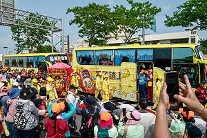 《星城Online》應援媽祖民俗盛典！「累了請上車」休息巴士伴信眾走萬里路 