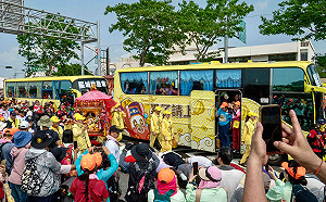 《星城Online》應援媽祖民俗盛典！「累了請上車」休息巴士伴信眾走萬里路 