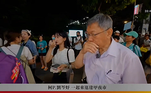 (影)逢甲夜市掃街突遭噴辣椒水　柯文哲掩鼻、志工狂咳 