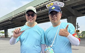 （影）響應綠色繞境！陸委會主委邱垂正化身環保志工 巧遇白沙屯媽祖虔誠祈求「這個願望」