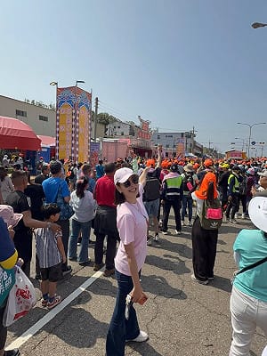 賈永婕現身白沙屯進香  鑽轎底成功嗨喊「我好幸運」