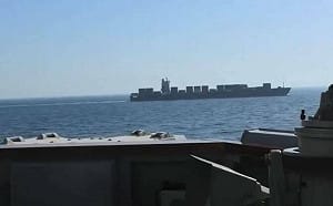 伊朗貨輪試圖突破美軍封鎖！川普：遭美驅逐艦強勢開火擊中並扣押