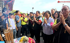 蔡英文現身通霄！陪白沙屯媽祖換轎回鑾 沿途信眾激動狂拍