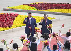 蘇林剛上任就直奔北京！兩度搭中國高鐵 簽下多項協議