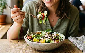 50歲以下無菸族肺癌風險竟上升  美研究曝：愛吃生菜沙拉者風險較高