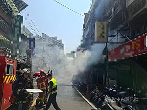 新北三重公寓疑室外機起火　7旬女無呼吸心跳送醫