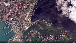 (影) 俄10大煉油廠5個挨轟! 烏再炸圖阿普謝 大火波及港口 莫斯科也遭襲