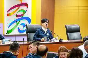 黃捷登記參選高市黨部主委     陳其邁：年輕人願意扛責任值得鼓勵  