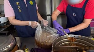 高雄知名雞肉飯爆食安問題！外帶吃出刀片 衛生局出手了