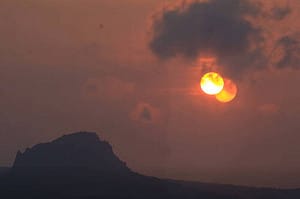 (影)宛如電影！恆春「雙日同輝」夕陽超夢幻  氣象站解密：美麗誤會