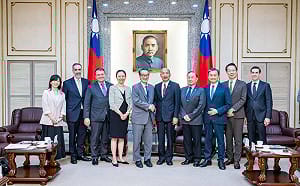 「軍購預算應在川習會前通過」美高層警告韓國瑜：否則付慘痛代價