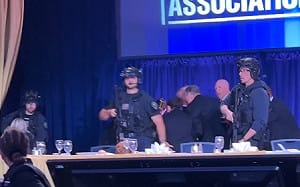 雷根遇刺舊址重演維安危機！川普發文報平安：槍手抓到了