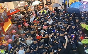 大甲媽祖回鑾爆衝突！女信眾控遭警無故壓制 彰化警方秒打臉 