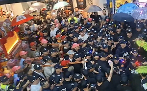 大甲媽祖回鑾爆衝突！女信眾控遭警無故壓制 彰化警方秒打臉 