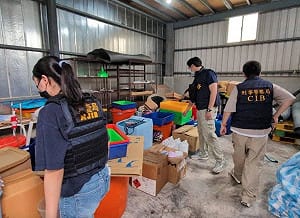 自中國進口製毒化學品 警逮2嫌查扣50萬包毒咖啡