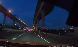 國道路肩漫步！行人不熟路況誤闖 警開罰最高6000元