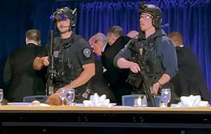 (影) 晚宴槍擊案是自導自演? 兇手為何打赤膊被捕? 網稱海格塞斯「笑容詭異」