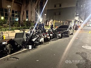 疑毒駕釀禍　男子淡水連撞12輛機車遭警逮