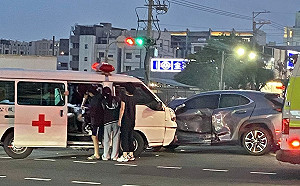 白衣天使的使命感！弘光護理系學生遇車禍挺身協助獲讚譽