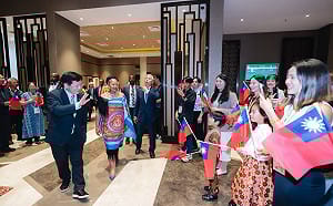 實地見證台史智慧醫療及農漁合作  特使林佳龍結束訪史行程返台