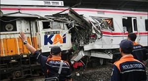 印尼西爪哇爆重大列車相撞事故! 慘釀14死84傷