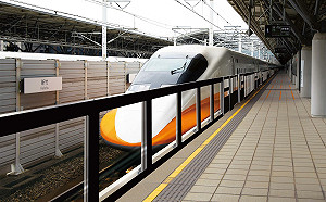 高鐵花20億裝全線月台門！2026年底新竹、板橋站率先完工啟用