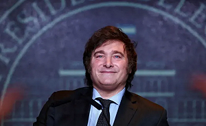 (影) 福克蘭群島爭議再起! 美航母進駐敏感海域 米萊要登艦 稱川普也考慮主權歸屬