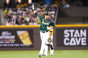 王柏融生涯百轟達陣　中職史上第28人