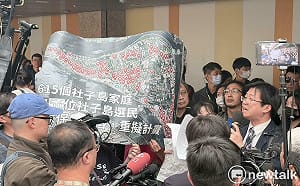 快訊》社子島自救會入席會議遭攔阻、閉門不給進  室內會議照常開會  