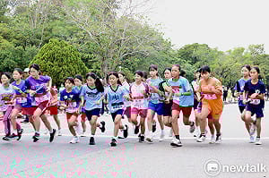 南市馬拉松接力班際賽熱力開跑　逾500學子齊聚億載金城展現青春活力