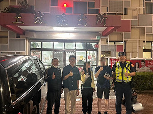 外籍情侶遊台南遭流浪犬圍攻 逃往防風林被尋獲虛驚