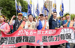 出席五一勞動節遊行挺產業    賴瑞隆：感謝所有勞工撐起高雄