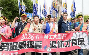 出席五一勞動節遊行挺產業    賴瑞隆：感謝所有勞工撐起高雄