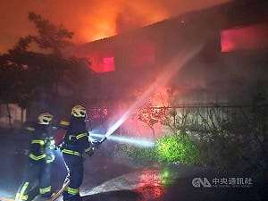 新北深坑八里住宅火警燒3房舍  消防撲滅無傷亡