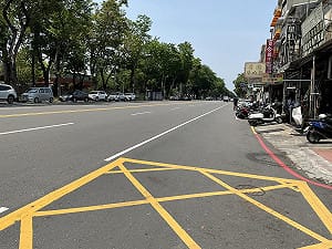 軍校路淪行人地獄    高市府：持續滾動檢討守護市民安全