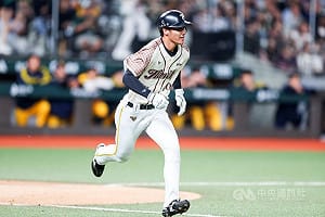 朱盟初先發秀美技教練也鼓掌　學長王柏融提醒打擊