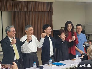 當新黨主席面前  柯文哲自曝多次挖角侯漢廷