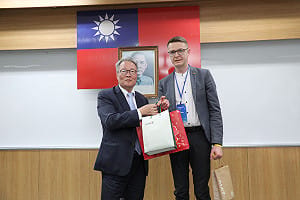 陳金德與烏克蘭訪台團交流無人載具意見 盼兩國在非紅供應鏈合作