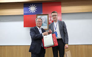陳金德與烏克蘭訪台團交流無人載具意見 盼兩國在非紅供應鏈合作